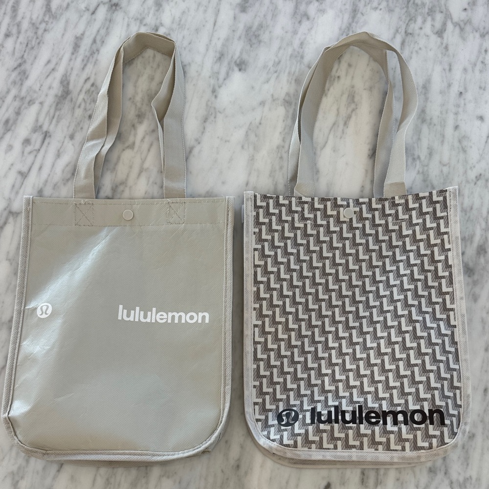Lululemon Reusable Tote Bag Duo in Light Beige and Pattern. Small